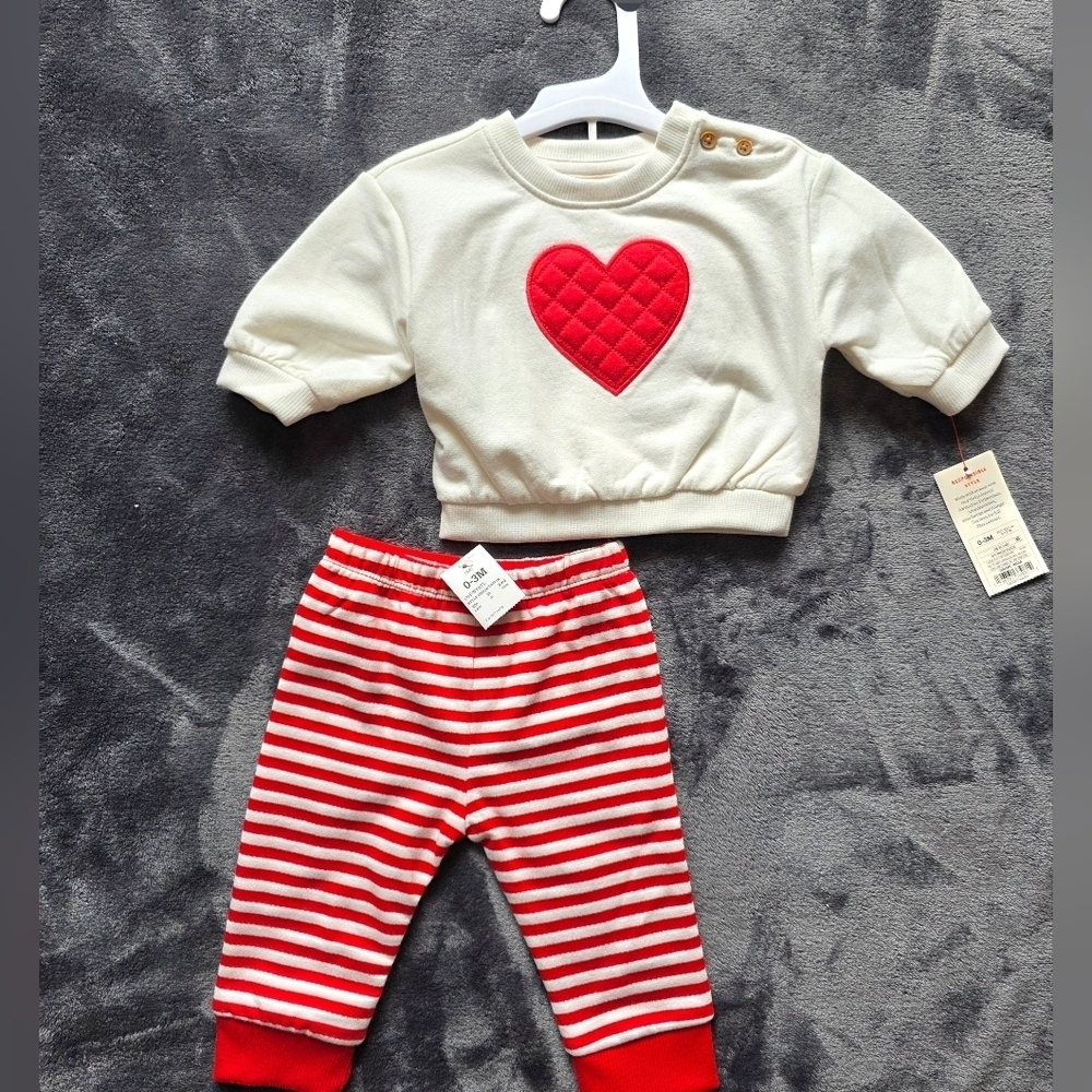 NWT Baby girl/ boy Fleece sweatshirt & jogger Set Heart, Valentine's, Christmas
